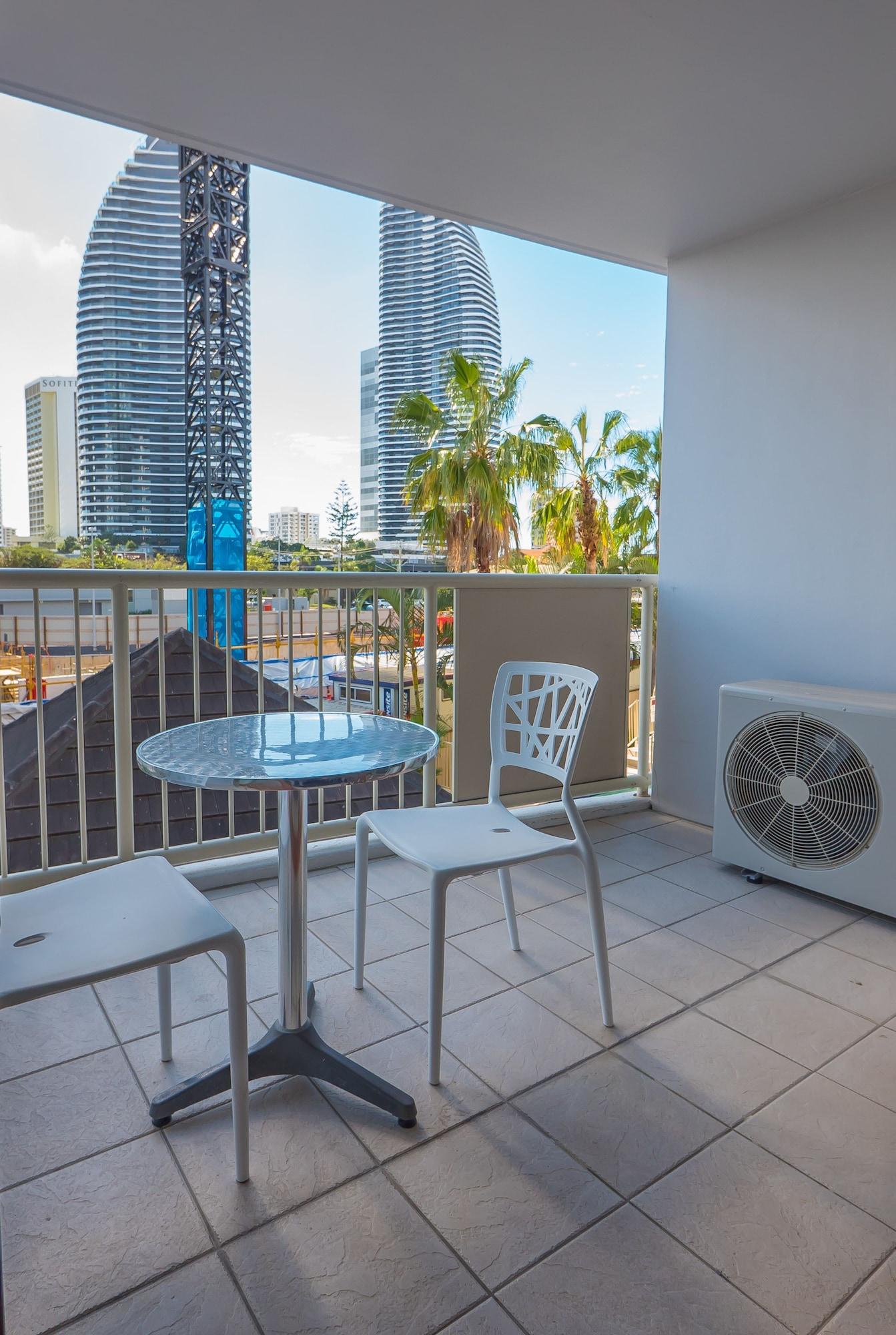 Broadbeach Savannah Resort Экстерьер фото