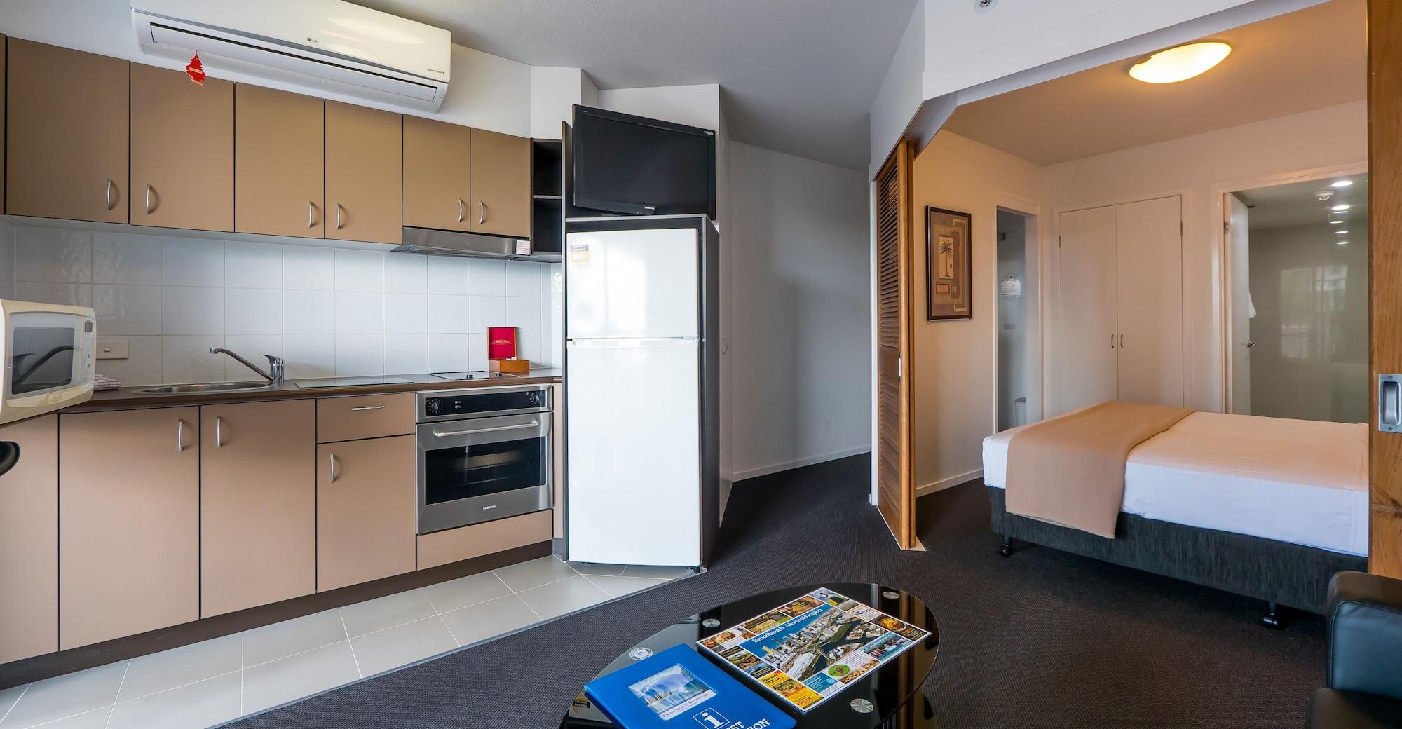 Broadbeach Savannah Resort Экстерьер фото