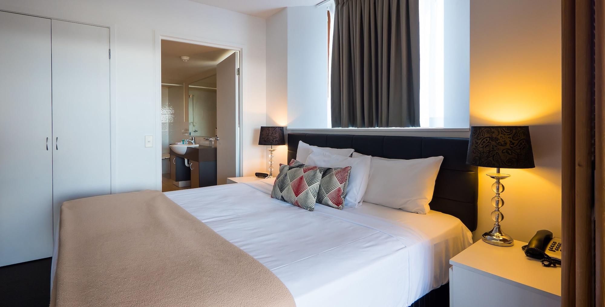 Broadbeach Savannah Resort Экстерьер фото