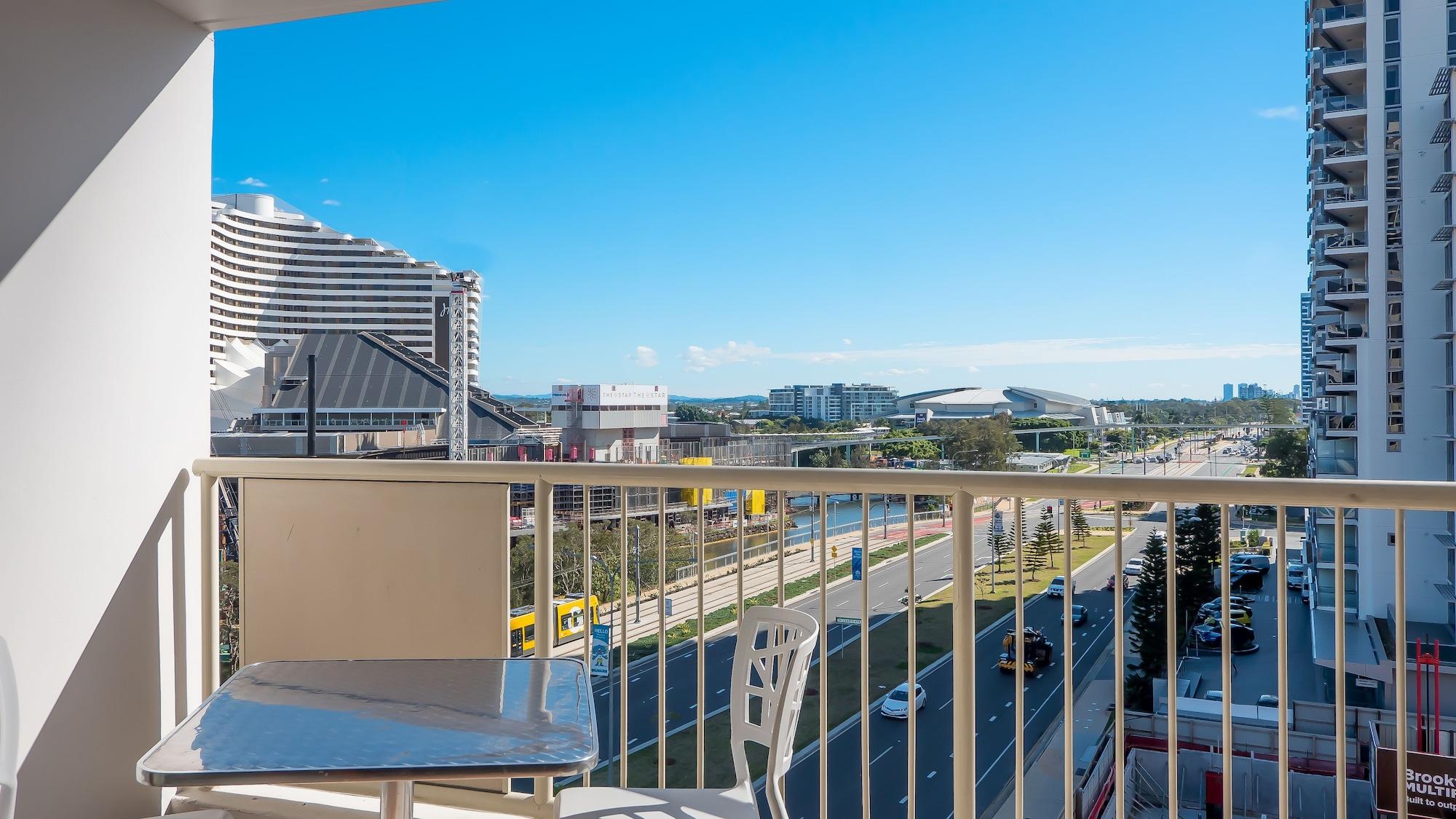Broadbeach Savannah Resort Экстерьер фото