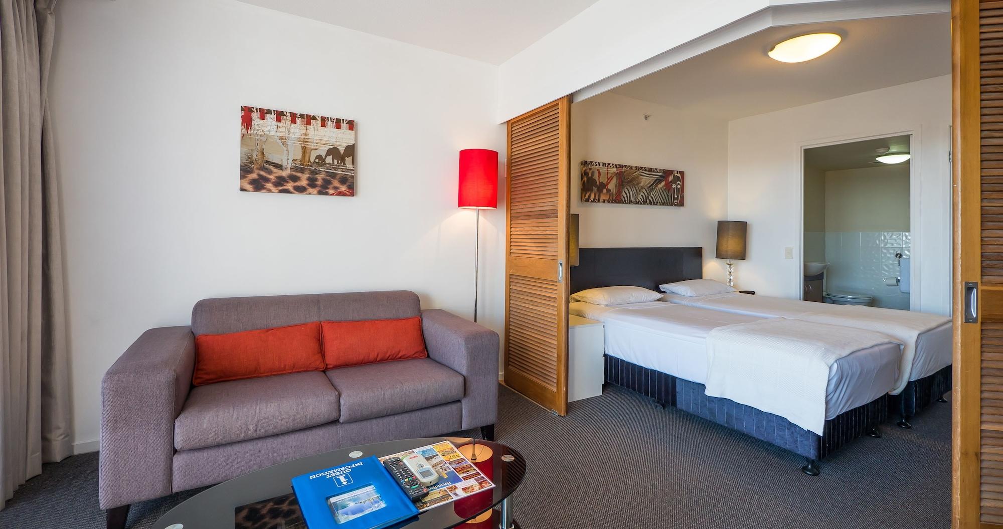 Broadbeach Savannah Resort Экстерьер фото