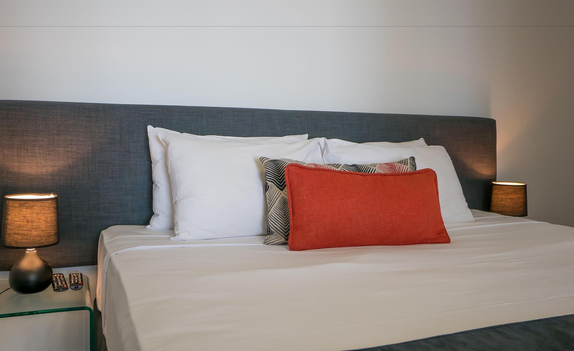 Broadbeach Savannah Resort Экстерьер фото